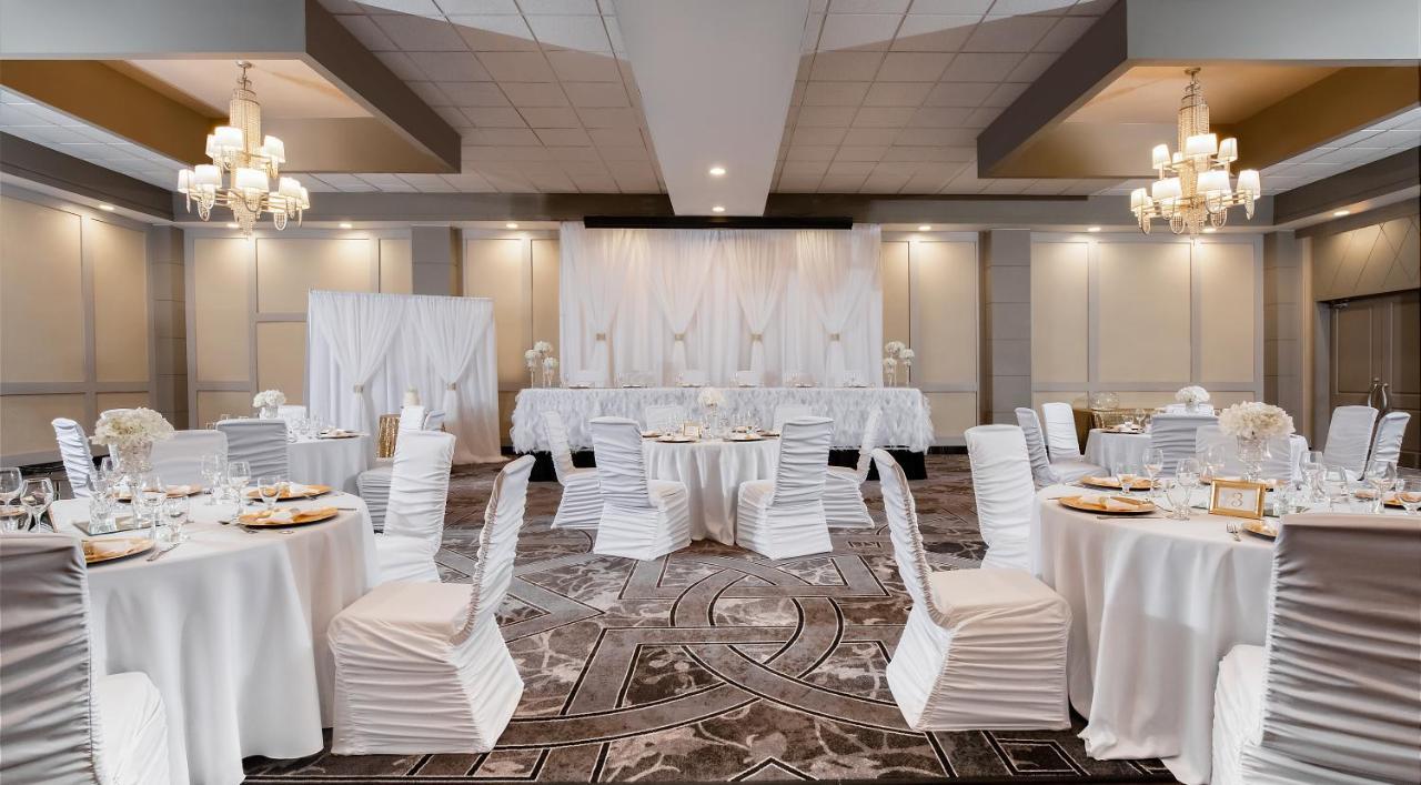 Pomeroy Hotel & Conference Centre Grande Prairie Exterior photo